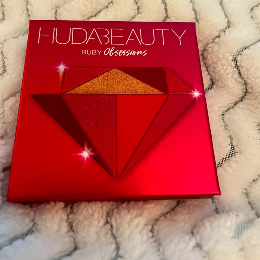 Huda Beauty - Ruby Obsessions